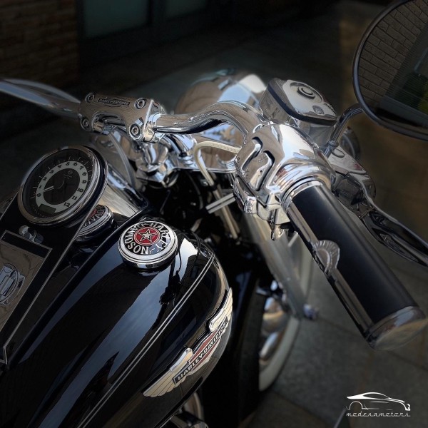 Harley-Davidson Softail | Deluxe Cruiser Motorcycle