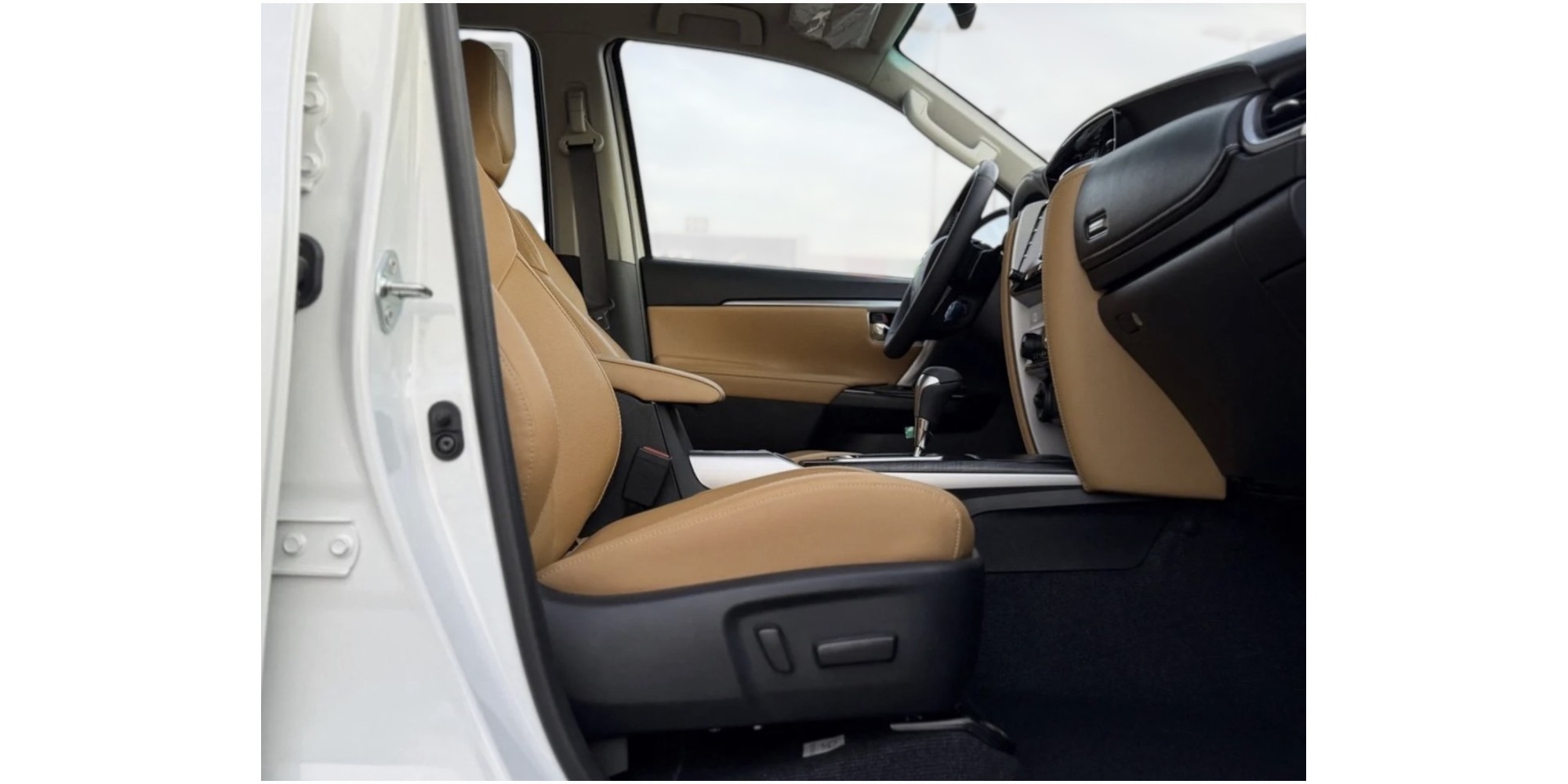 Toyota Fortuner SR5 V6 4.0L Petrol 4x4 7 Seats