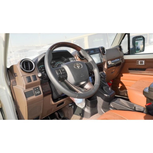 Toyota Land Cruiser 71 AT 4.0 Petrol Modena Motors
