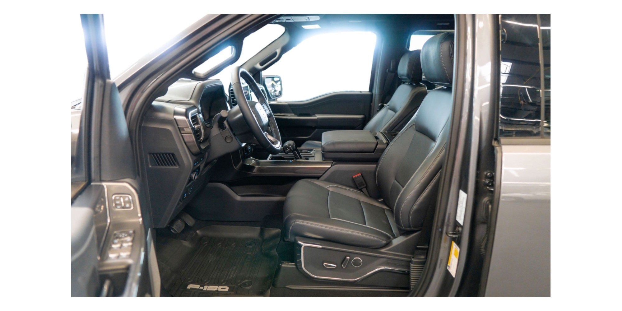 Ford F-150 Lariat | Power and Comfort