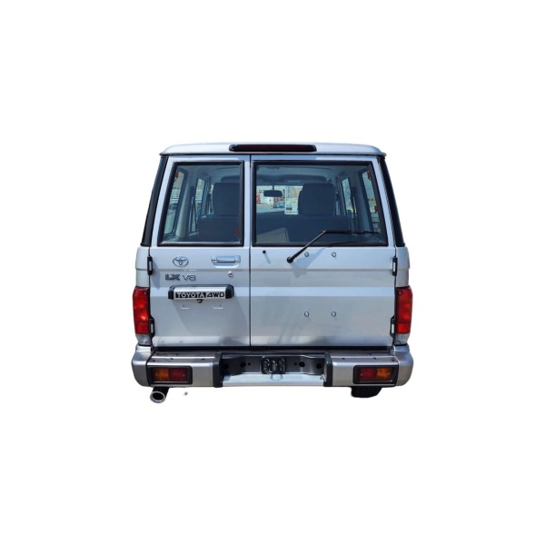 Toyota Land Cruiser 76 | Power and Style