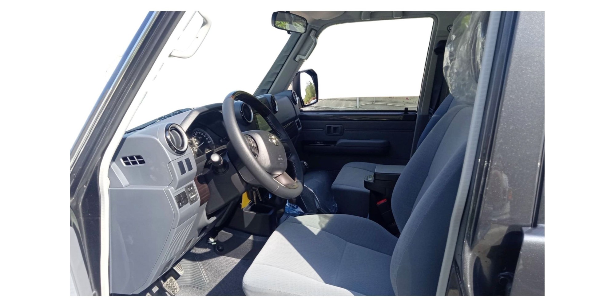 Toyota Land Cruiser 76 | Rugged and Powerful