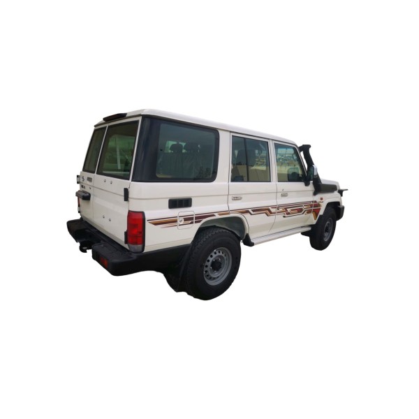 Toyota Land Cruiser 76 | Versatile Off-Roader