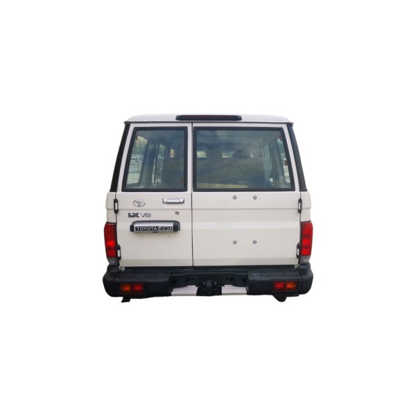 Toyota Land Cruiser 76 | Versatile Off-Roader