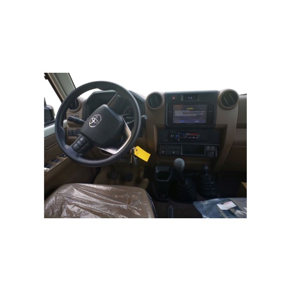 Toyota Land Cruiser 76 | Versatile Off-Roader