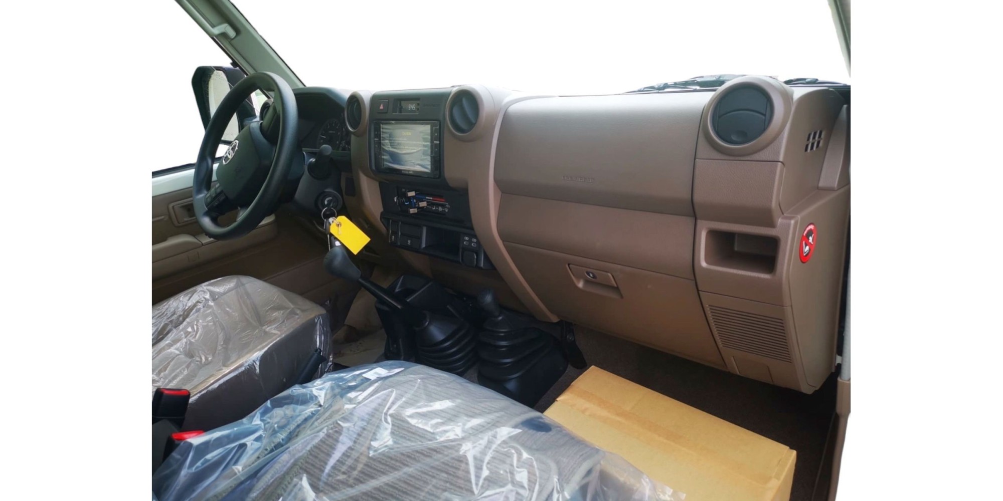 Toyota Land Cruiser 76 | Versatile Off-Roader