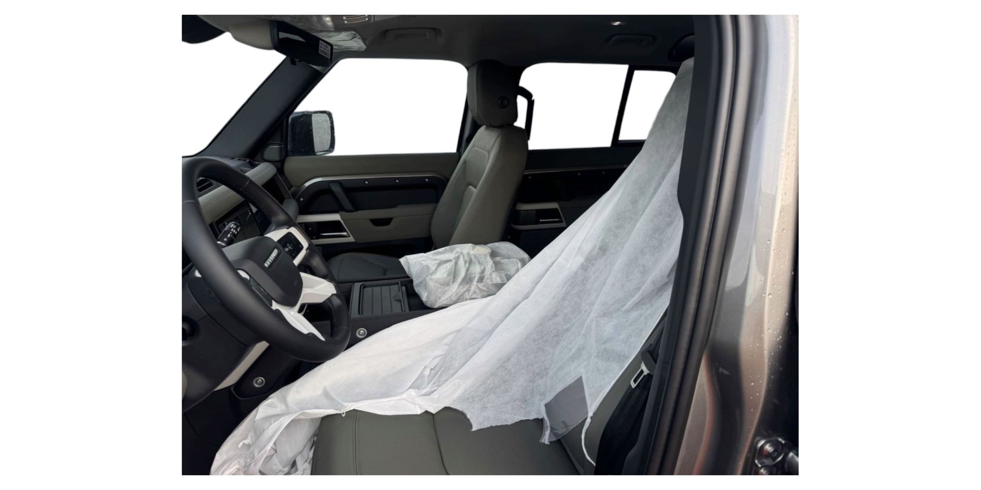 Land Rover Defender XS | Off-Road Icon