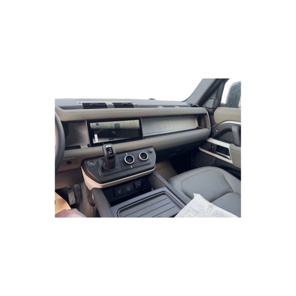 Land Rover Defender XS | Off-Road Icon