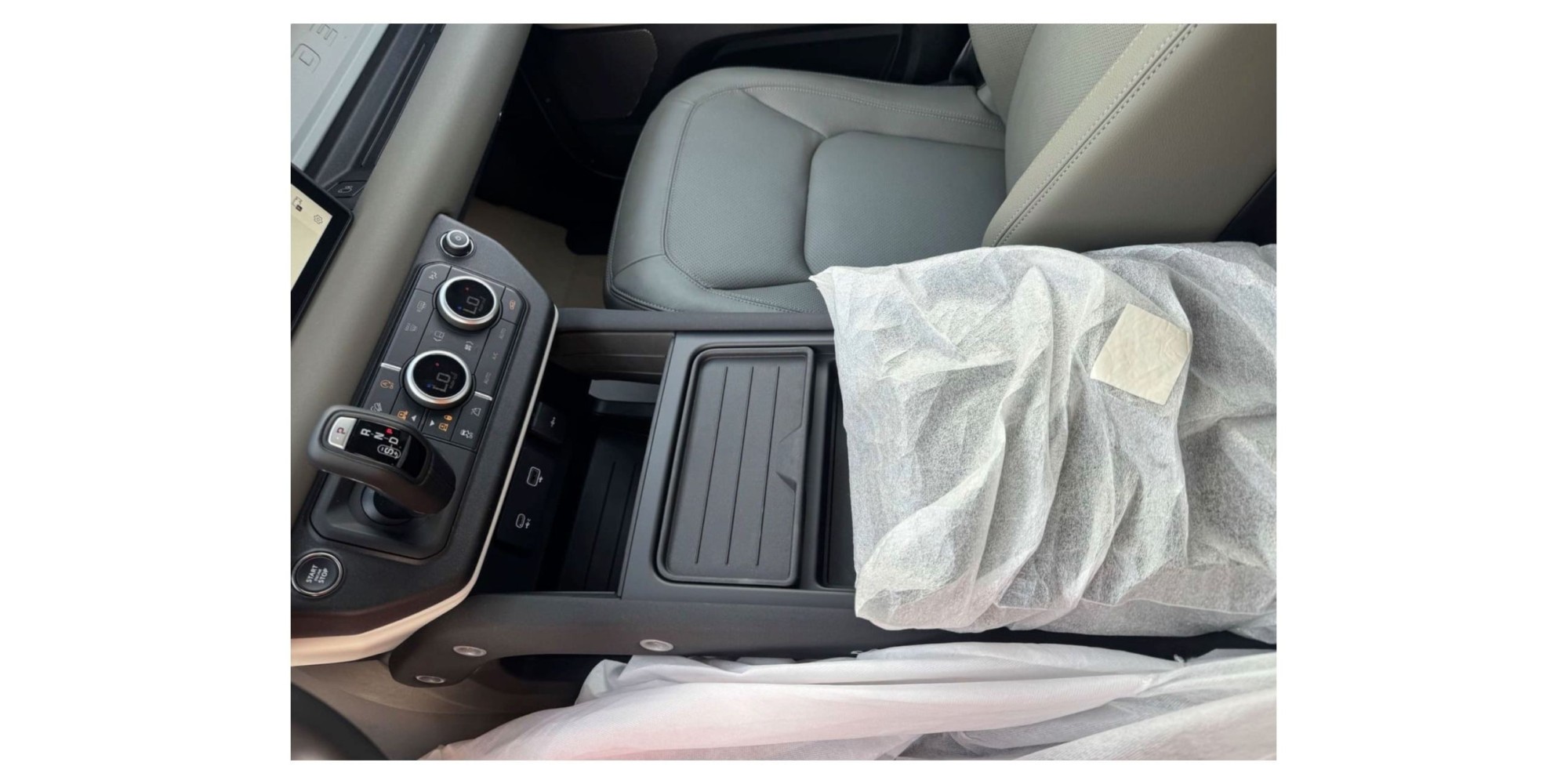 Land Rover Defender XS | Off-Road Icon