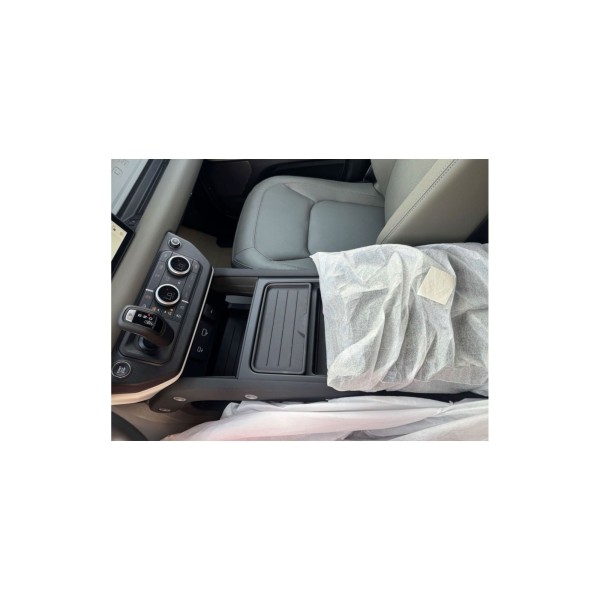 Land Rover Defender XS | Off-Road Icon