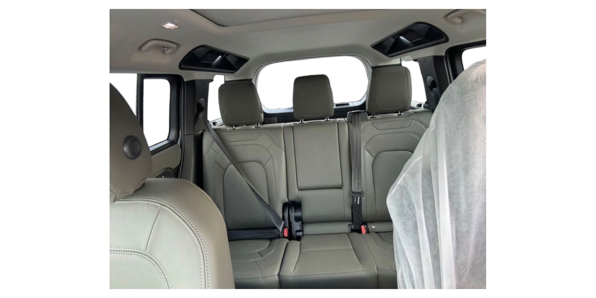 Land Rover Defender XS | Off-Road Icon