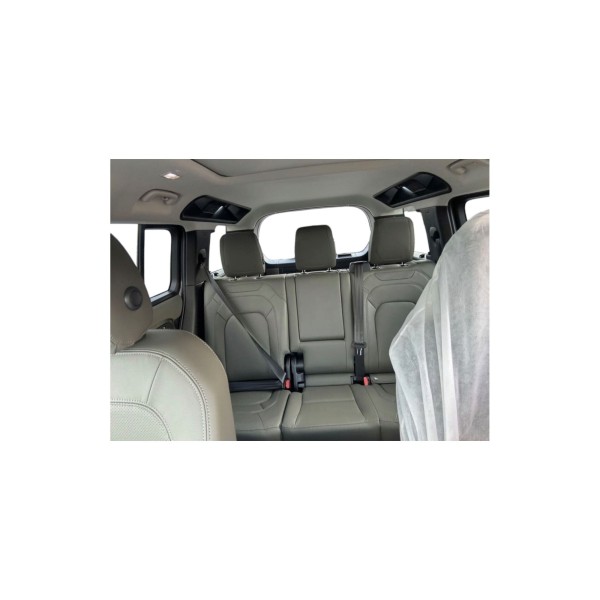 Land Rover Defender XS | Off-Road Icon