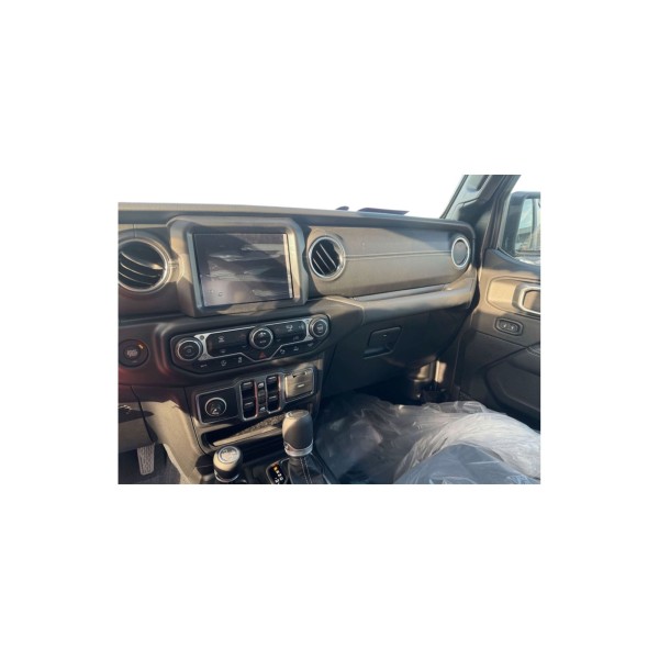 Jeep Gladiator Overland | Style and Strength