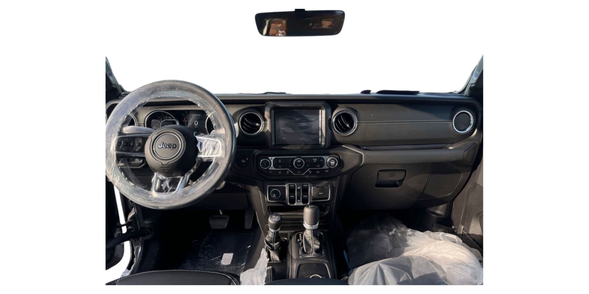 Jeep Gladiator Overland | Style and Strength