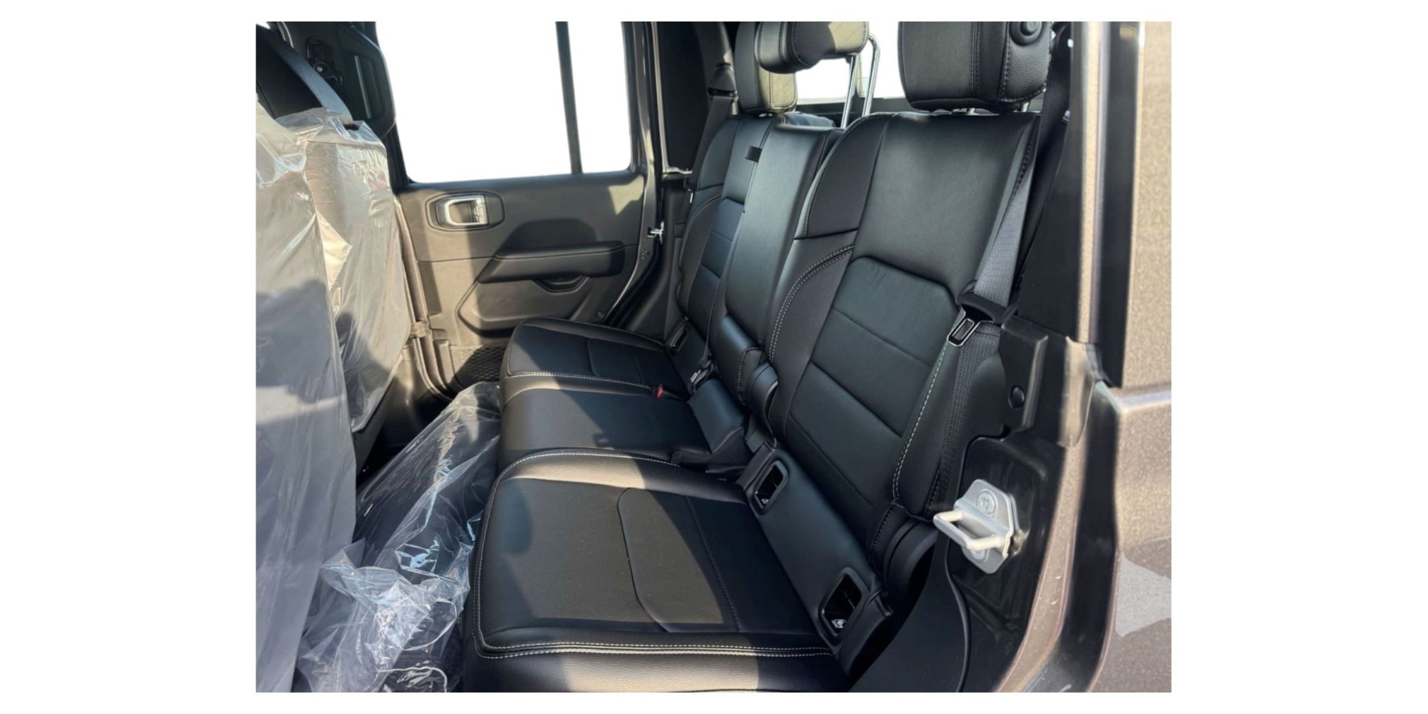 Jeep Gladiator Overland | Style and Strength