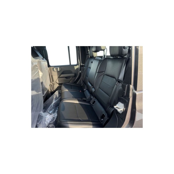 Jeep Gladiator Overland | Style and Strength