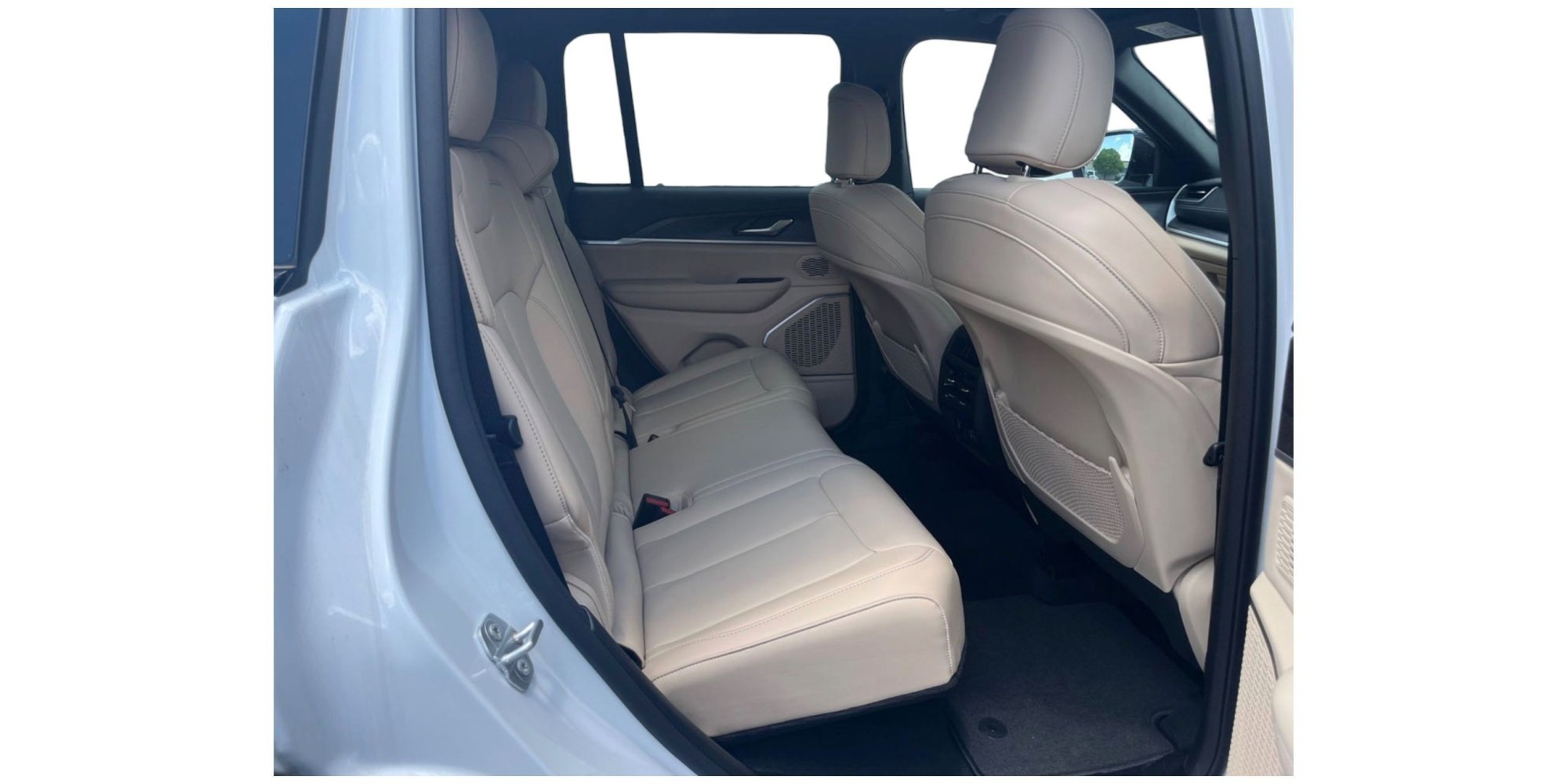 Jeep Grand Cherokee | Luxurious Off-Road SUV