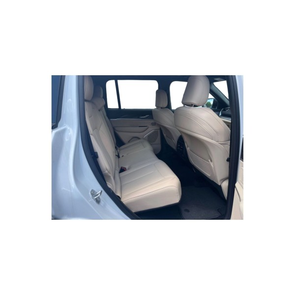 Jeep Grand Cherokee | Luxurious Off-Road SUV