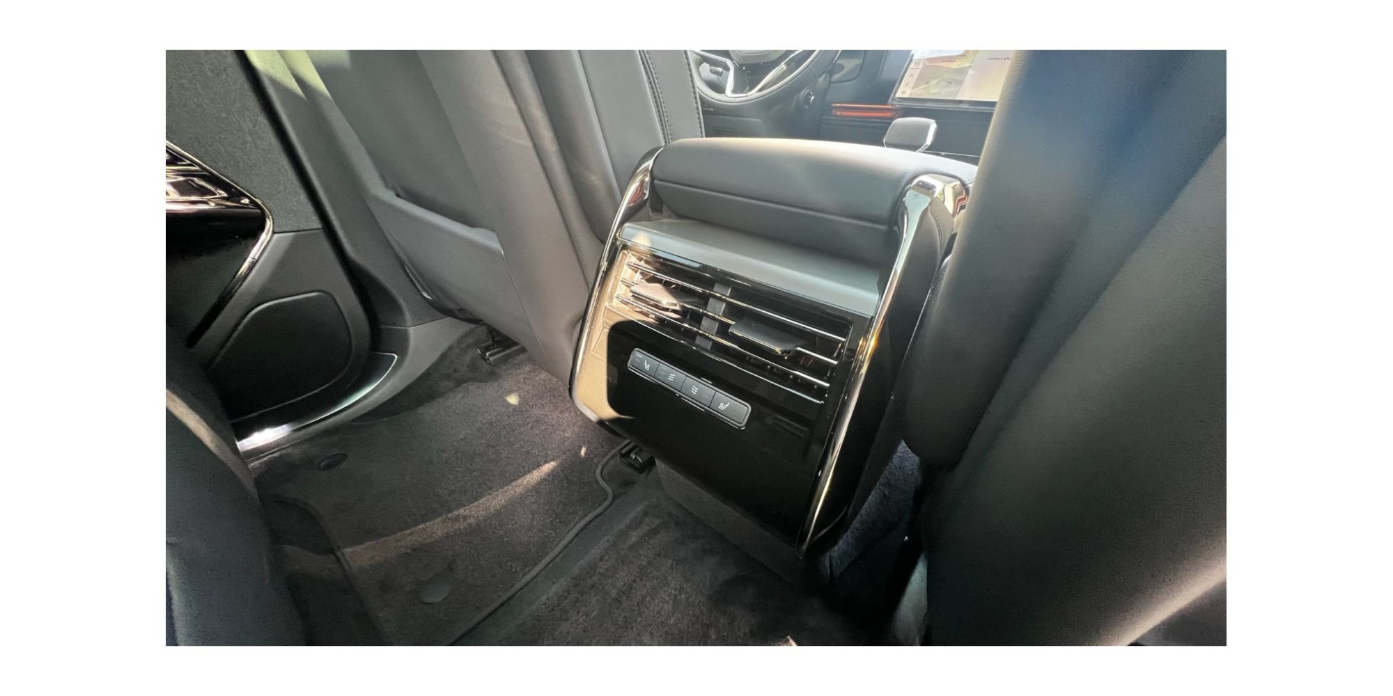 Range Rover Sport | Luxury SUV with Dynamic Drive