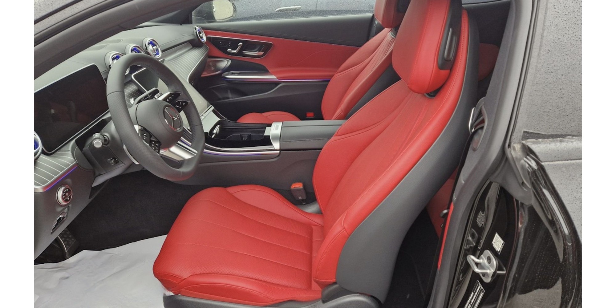 Mercedes-Benz CLE 300 Coupé | Stylish Red/Black Interior