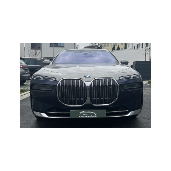 BMW Serie 7 | Luxury Redefined with 12% Off