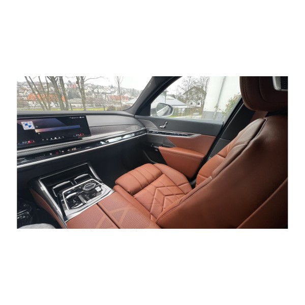 BMW Serie 7 | Luxury Redefined with 12% Off