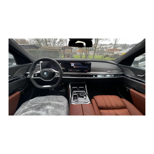 BMW Serie 7 | Luxury Redefined with 12% Off