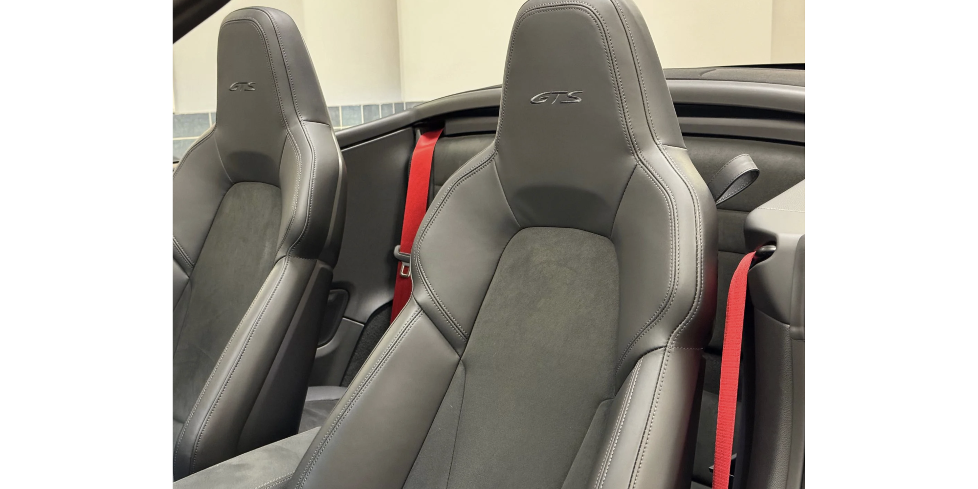 Porsche 911 992 4 GTS Cabrio | Open-Air Thrills