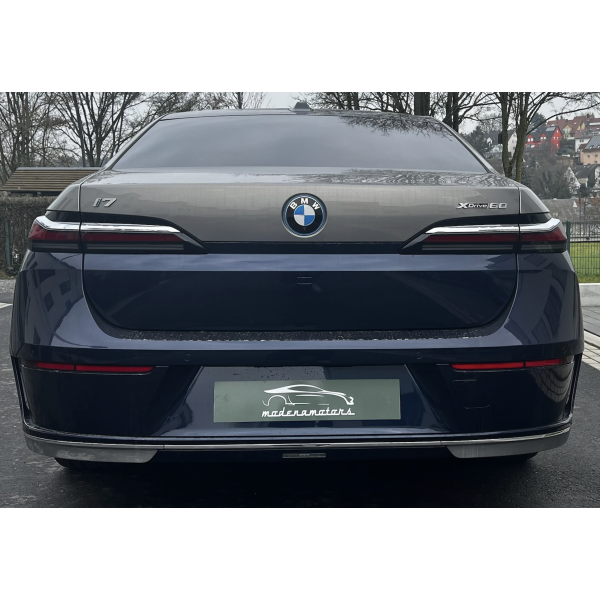 BMW Serie 7 | Luxury Redefined with 12% Off