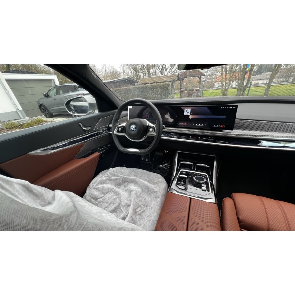 BMW Serie 7 | Luxury Redefined with 12% Off