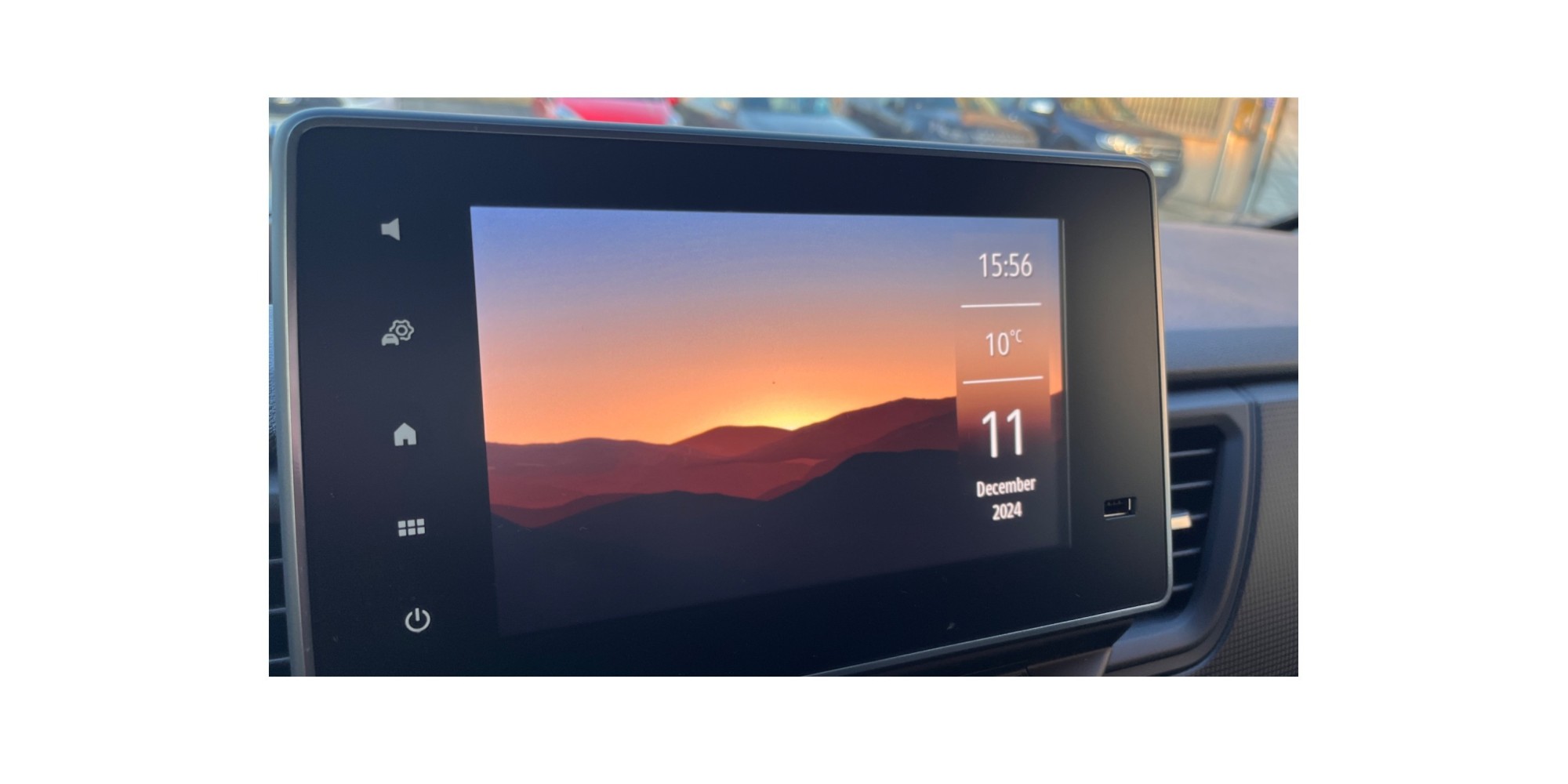 Renault Trafic 2.0 DCI - Versatile Van with Efficiency