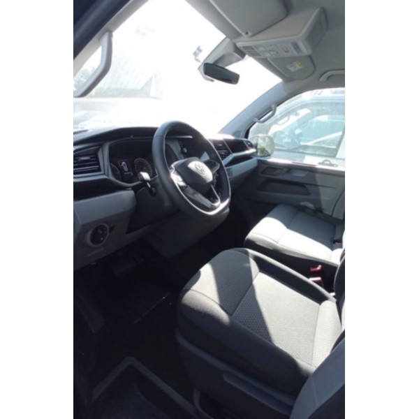 Volkswagen Caravelle 2.0 TDI | Space for 9