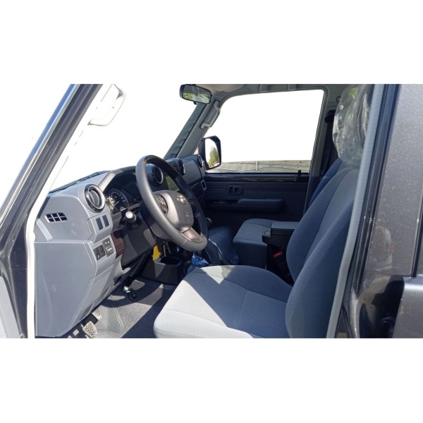 Toyota Land Cruiser 76 | Rugged and Powerful
