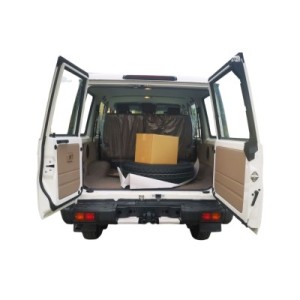 Toyota Land Cruiser 76 | Versatile Off-Roader