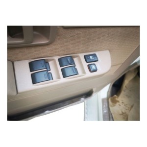 Toyota Land Cruiser 76 | Versatile Off-Roader