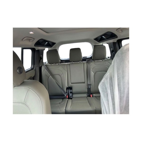 Land Rover Defender XS | Off-Road Icon