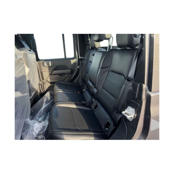 Jeep Gladiator Overland | Style and Strength