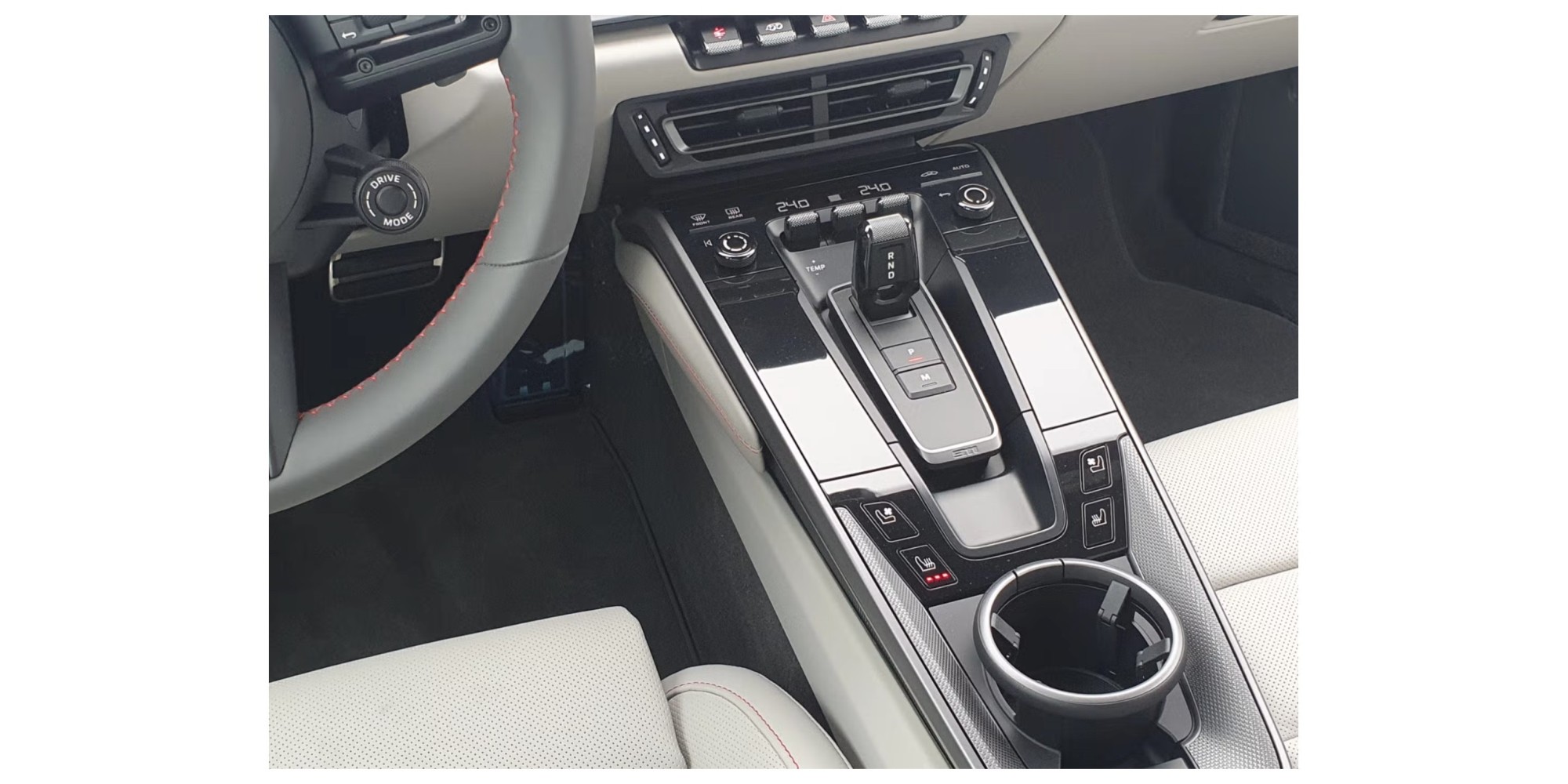 Porsche 911 992 4: Precision Meets Elegance