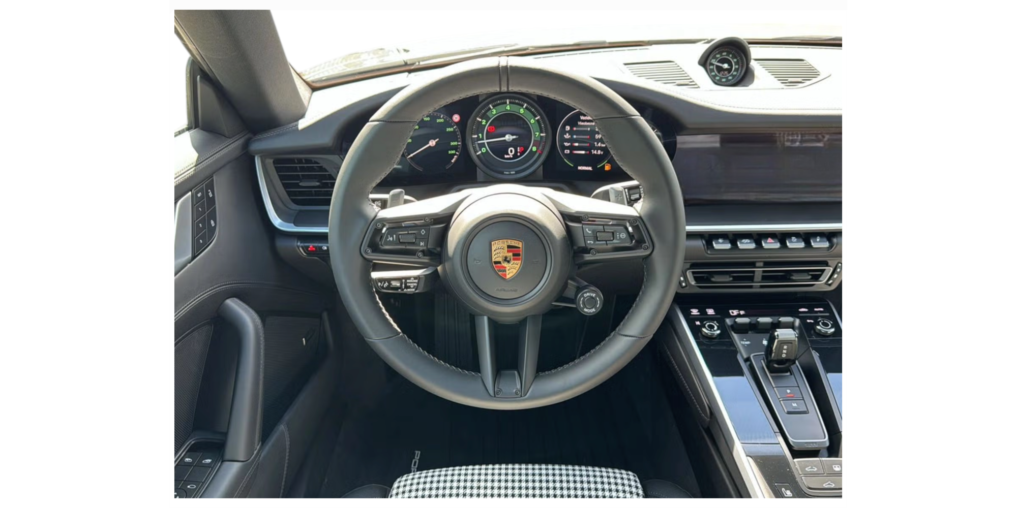 Porsche 911 992: Iconic Style and Performance