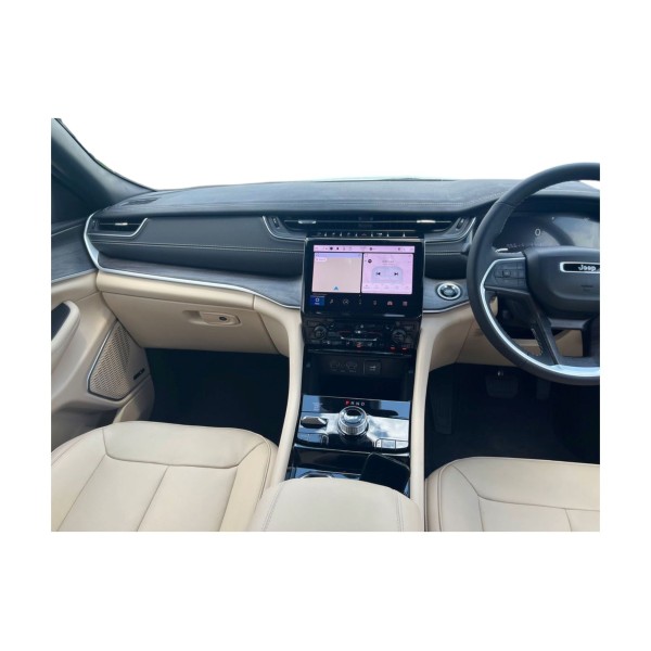 Jeep Grand Cherokee | Luxurious Off-Road SUV