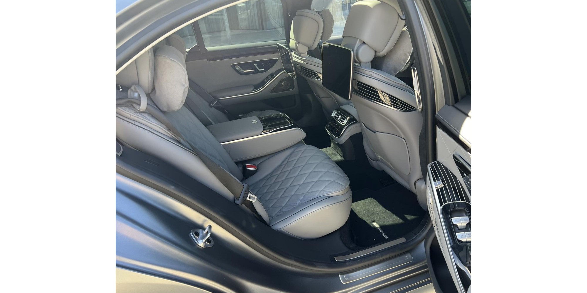 Mercedes-Benz S 580 4MATIC - Luxury & Power Combined