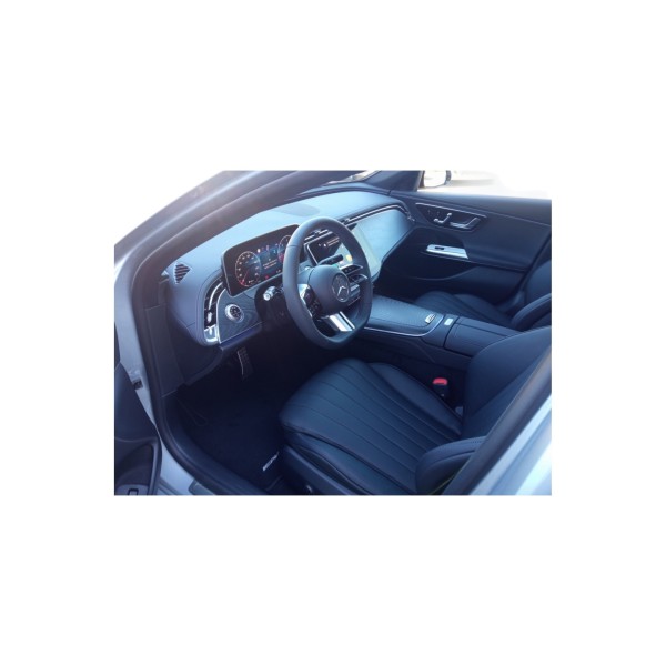 Mercedes-Benz E 220d 4MATIC - Luxurious All-Wheel Drive Sedan