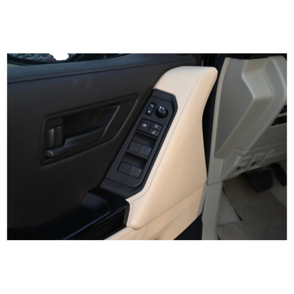 Toyota Land Cruiser GXR | Powerful Diesel SUV