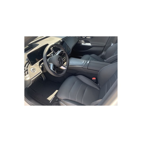 Mercedes-Benz E 220d 4MATIC - Luxury Sedan with AWD Performance