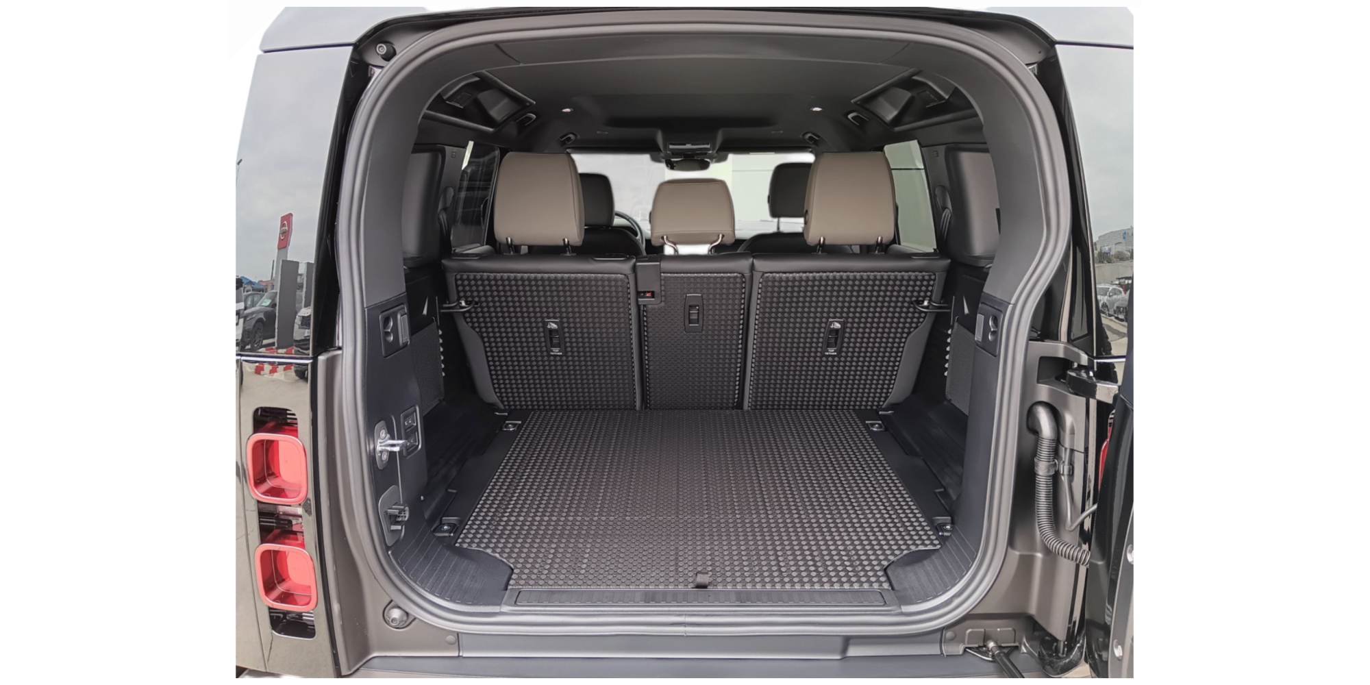 Land Rover Defender 110 3.0D MHEV I6 S AWD 2025 | Off-Road Icon