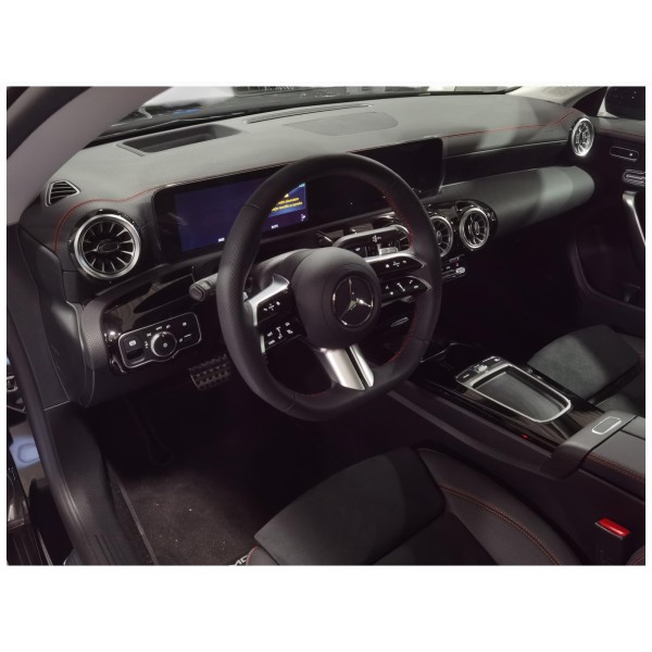 Mercedes-Benz CLA 180 Coupé | Compact Elegance