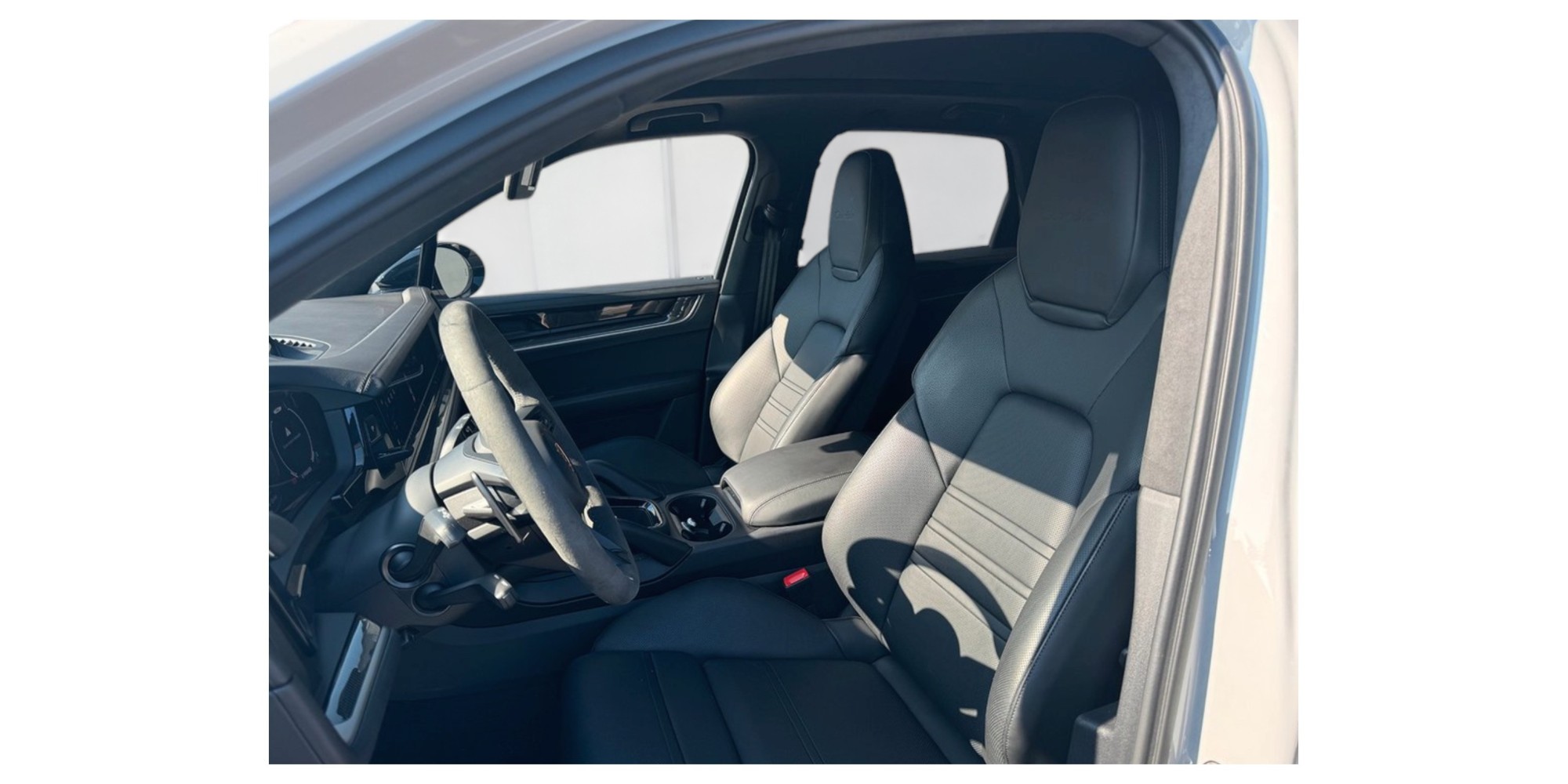 Porsche Cayenne Turbo E-Hybrid - Luxury & Performance SUV