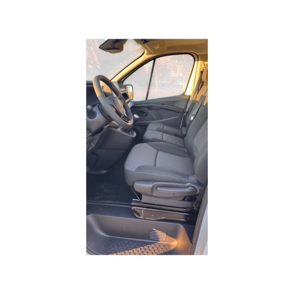 Renault Trafic 2.0 DCI - Versatile Van with Efficiency