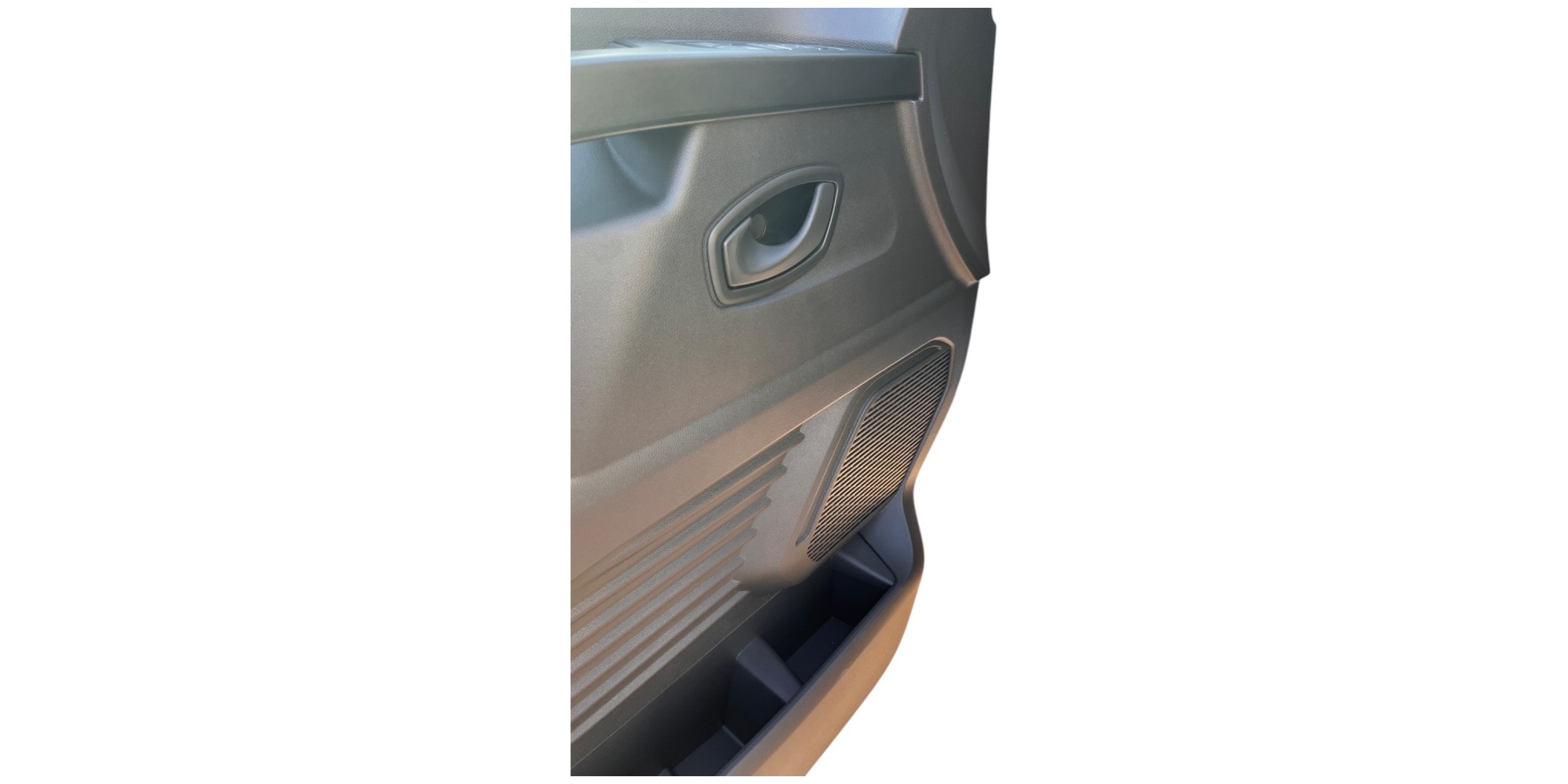 Renault Trafic 2.0 DCI - Versatile Van with Efficiency