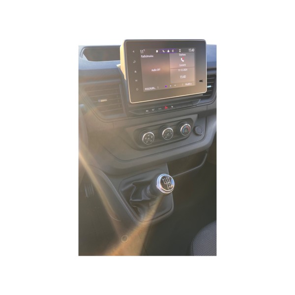 Renault Trafic 2.0 DCI - Versatile Van with Efficiency